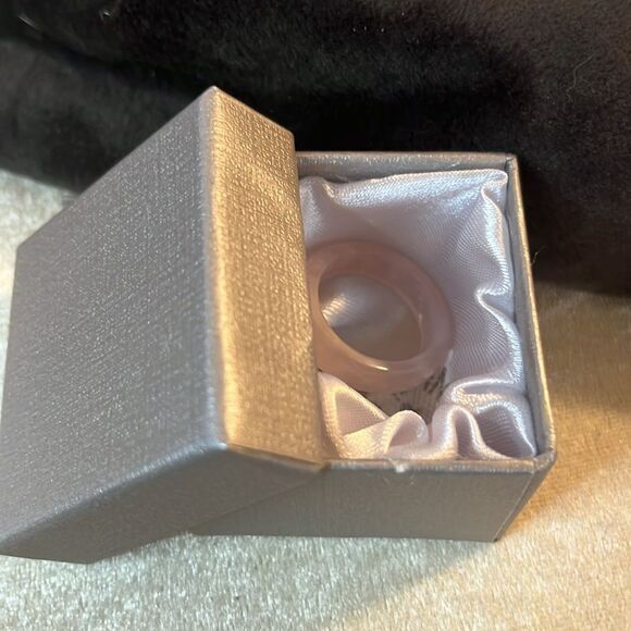 New Natural Solid Beautiful Hand Carved Rose Quartz Band Ring Size 9 - Picture 5 of 6